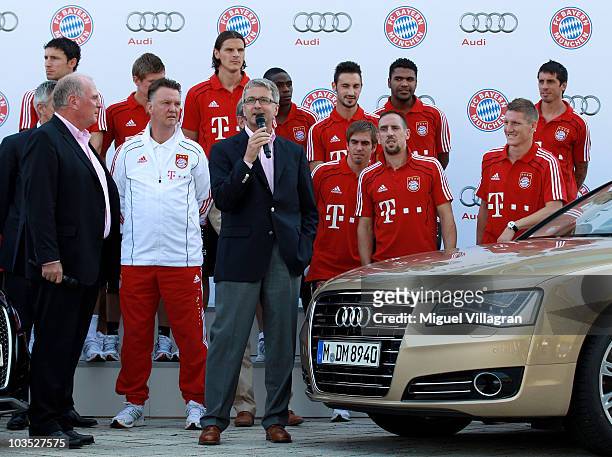 Rupert Stadler, chief executive officer of Audi AG , addresses the players, head coach Louis van Gaal and Uli Hoeness , president of FC Bayern...