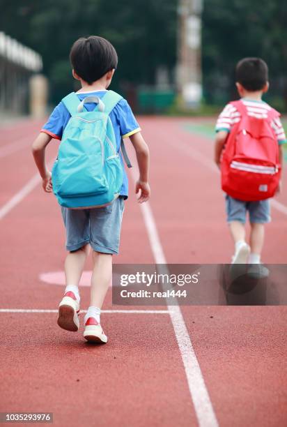 retour à l'école - cartable photos et images de collection