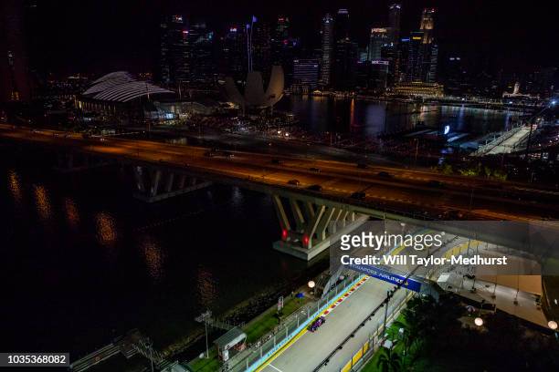 General view of Brendon Hartley of New Zealand driving the Scuderia Toro Rosso STR13 Honda on track during the Formula One Grand Prix of Singapore at...