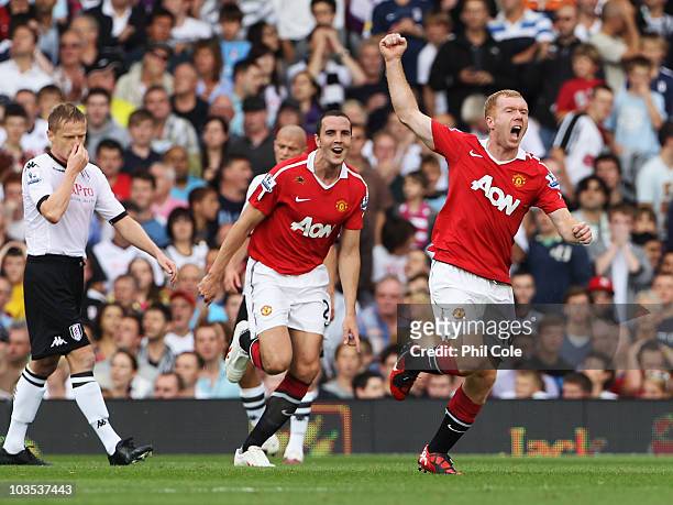 Damien Duff of Fulham looks dejected as Paul Scholes of Manchester United celebrates with John O'Shea as he scores their first goal during the...