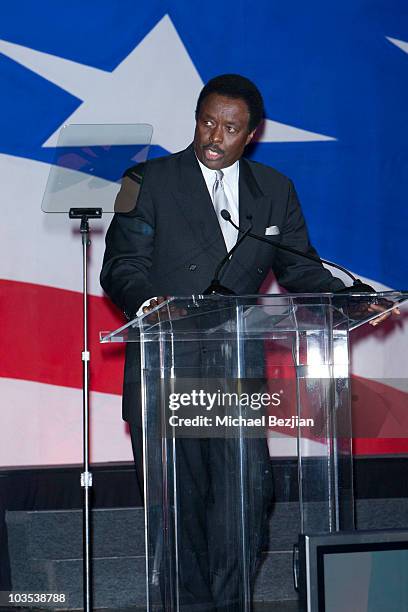 Sportscaster Jim Hill speaks at The Eagle & Badge Foundation Gala Honors on August 21, 2010 in Century City, California.