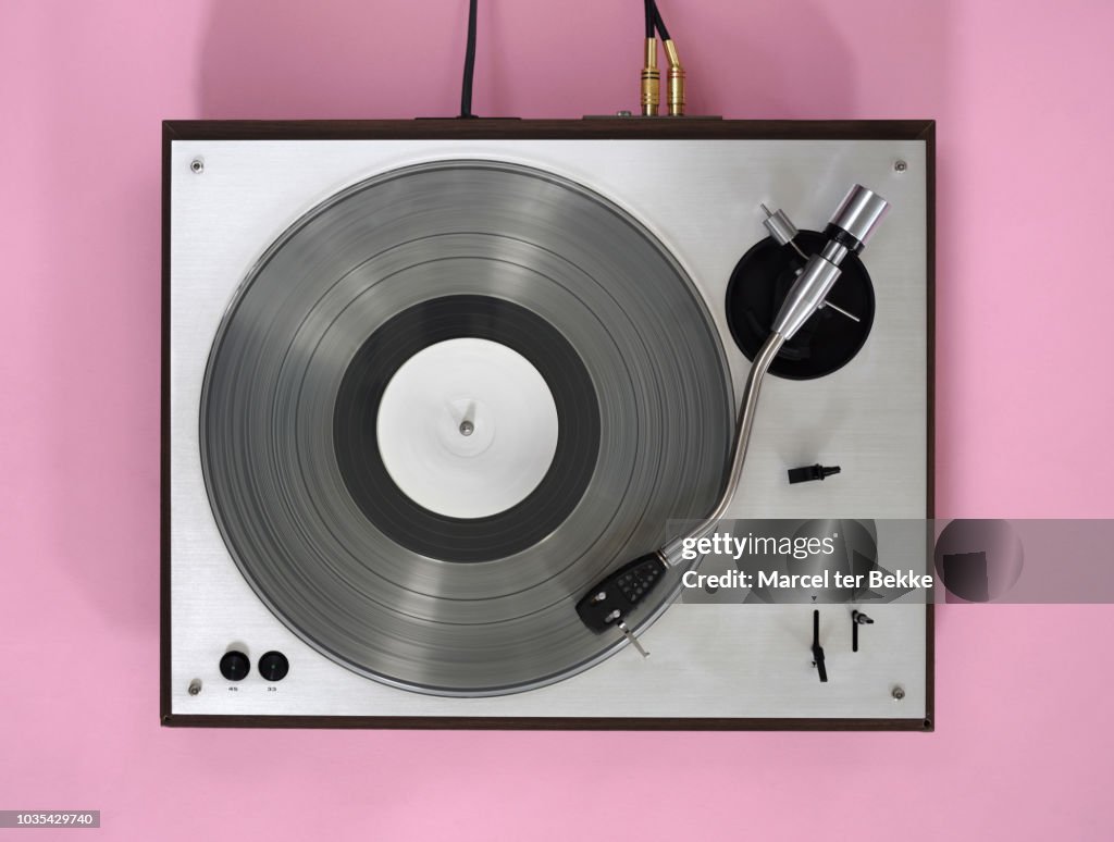 Turntable with spinning record