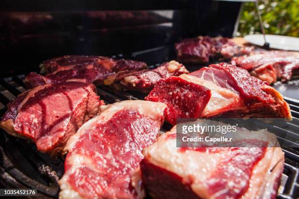 nourriture - grillade - viande grillée stock pictures, royalty-free photos & images