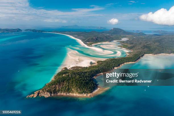 aerial view of hamilton island - hamilton island stockfoto's en -beelden