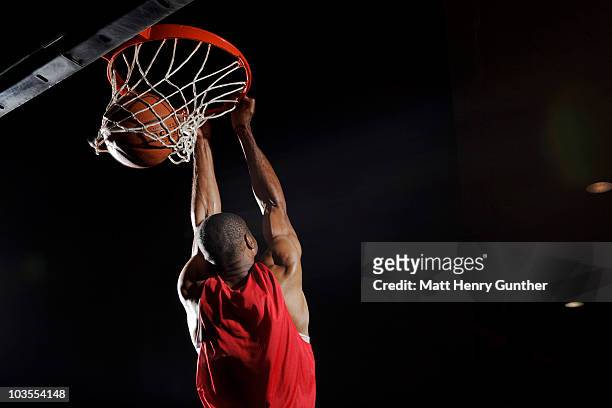 man dunking basketball - basketball stock-fotos und bilder