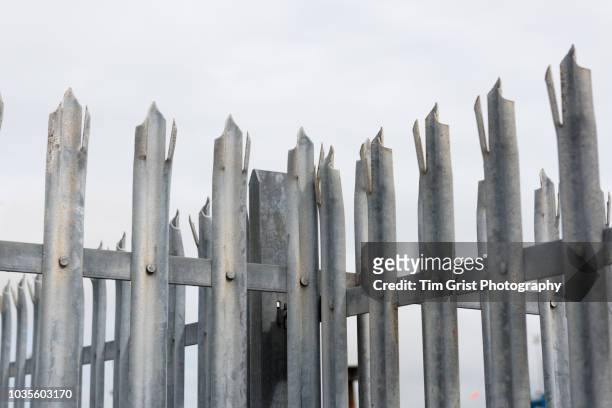 metal palisade security fence - palissades stockfoto's en -beelden