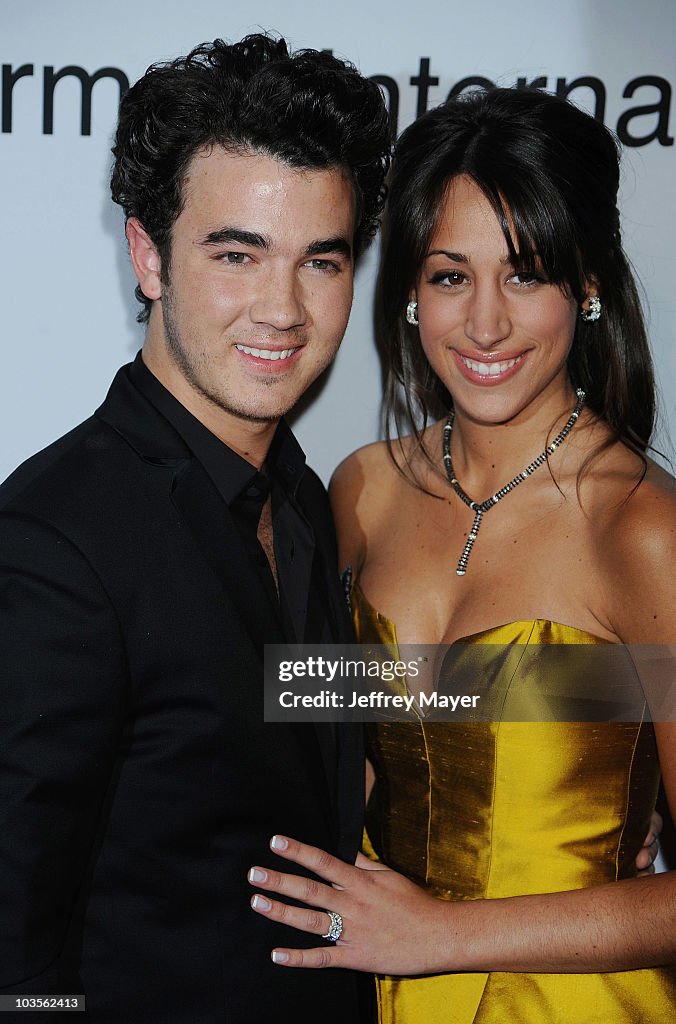 2010 Pre-GRAMMY Gala And Salute To Industry Icons - Arrivals