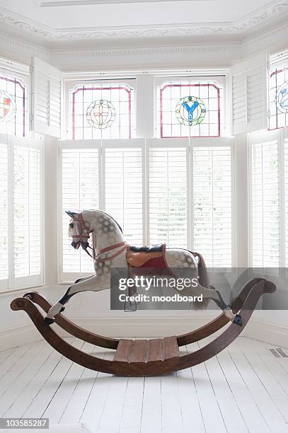 antique rocking horse in bay window with stained glass,  london - janela saliente - fotografias e filmes do acervo