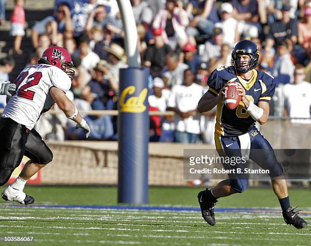 Aaron Rodgers, QB for the Bears, scrambles in the first quarter as California defeated New Mexico State 41 to 14 in California's home-opener at...