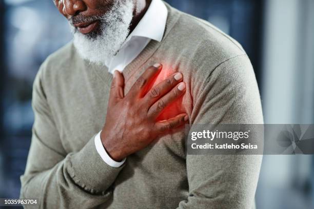 problemas del corazón pueden afectar a cualquier persona en cualquier momento - human heart fotografías e imágenes de stock