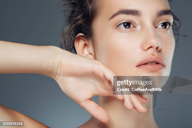 studio shot of young beautiful woman - woman portrait brown hair stock pictures, royalty-free photos & images