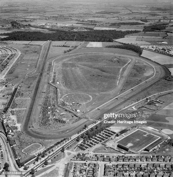 Doncaster Racecourse, Yorkshire, 1953. Aerial view of the racecourse with a meeting in progress. Belle Vue, home of Doncaster Rovers Football Club,...