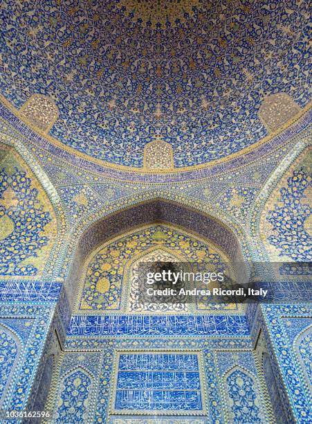 decorated interior of shah mosque, isfahan, iran - zoroastrianism photos et images de collection