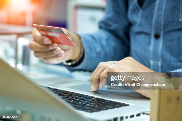 internet mobile banking and internet of things concept - e commerce payment stockfoto's en -beelden