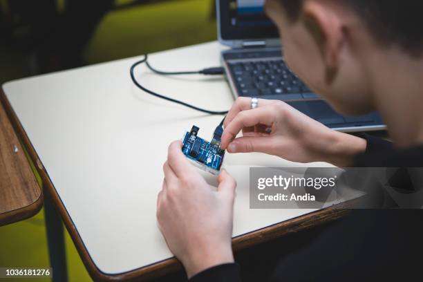 Workshop involving digital media in a junior high school with ÒLes Petits DebrouillardsÓ, an itinerant laboratory and digital adjustable educational...