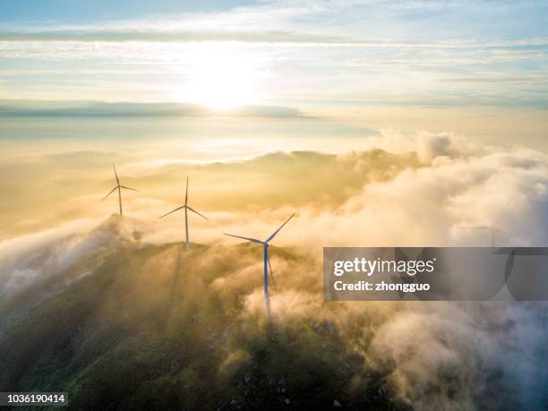 luchtfoto wolk zee en wind power - renewable energy stockfoto's en -beelden