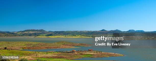 panoramic view of la serena reservoir - extremadura stockfoto's en -beelden