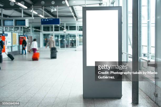 billboard at airport - aeroporto foto e immagini stock