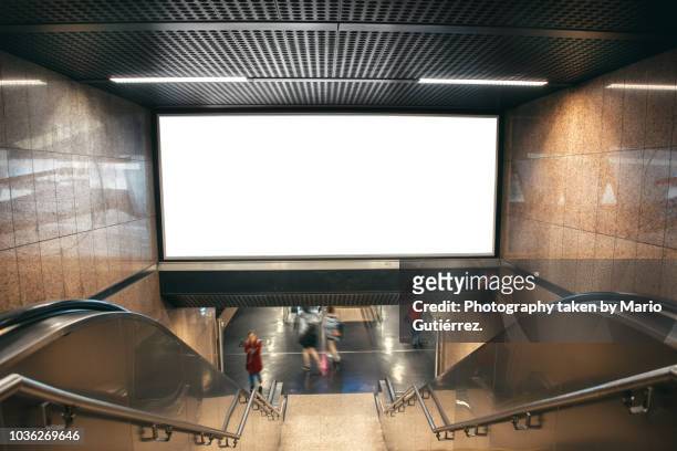 blank billboard at subway station - señal comercial fotografías e imágenes de stock