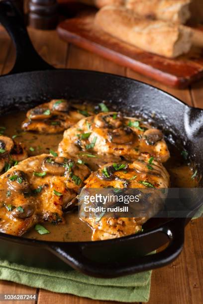 chicken marsala - chicken marsala stock pictures, royalty-free photos & images