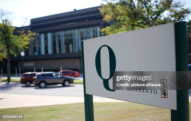 Building Q sign at the headquarters of the Monsanto Company, in St. Louis, Missouri on September 23, 2016. Photo: Daniel Dreifuss/dpa | usage...