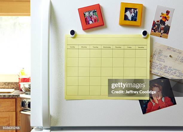 blank calender on refrigerator - organized refrigerator stock pictures, royalty-free photos & images