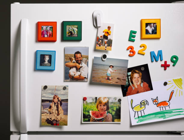 family photos on refrigerator - magnet stock pictures, royalty-free photos & images