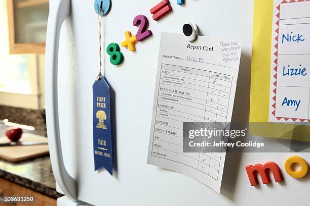 failing report card on refrigerator - número magnético imagens e fotografias de stock