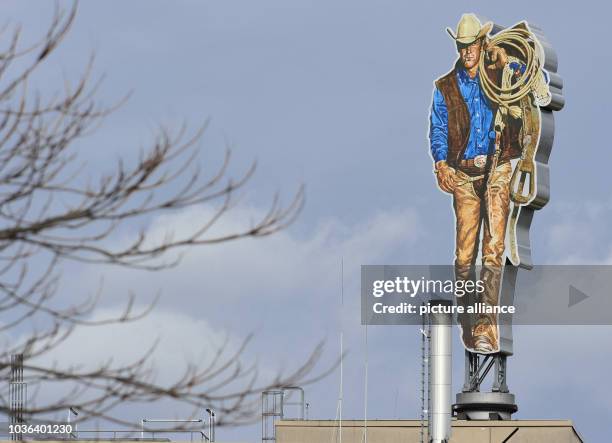 Marlboro Man figure pictured on the rooftop of the cigarette manufacturer 'Philip Morris' in Berlin, Germany, 30 March 2016. Photo: SOEREN STACHE/dpa...