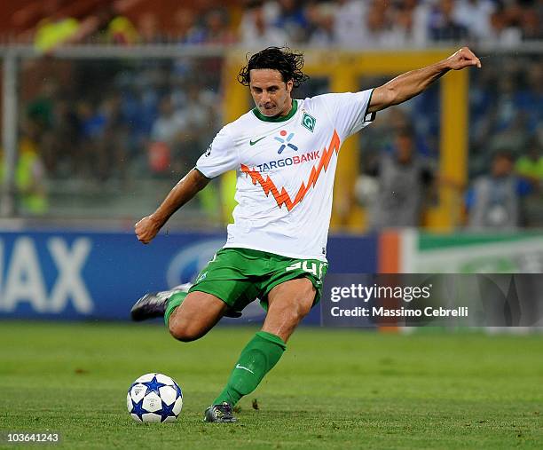 Claudio Pizarro of SV Werder Bremen in action during the Champions League Play-off match between UC Sampdoria Genoa and SV Werder Bremen at Luigi...