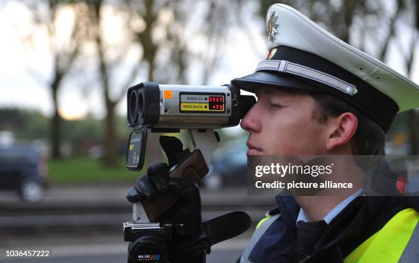 Cop Speed Monitor Speed Radar Photos and Premium High Res Pictures - Getty Images