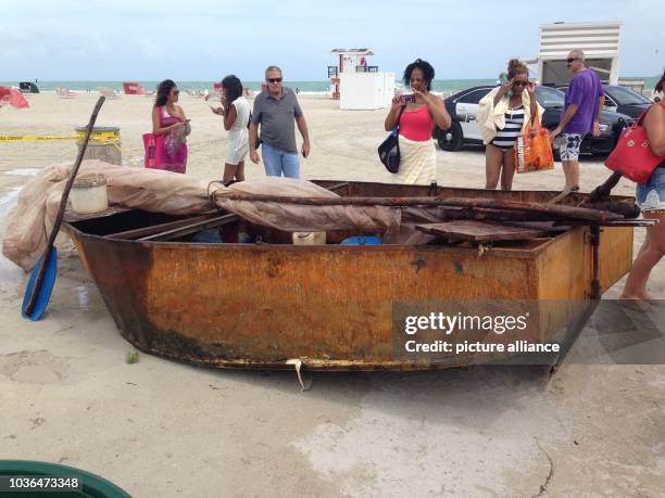 Rusty boat that refugees used to flee Cuba sits on a Miami beach, in Miami, United States, 15 September 2015. Photo: Daniel García Marco/dpa | usage...