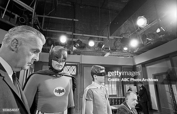 Hi, Diddle Riddle/Smack in the Middle" - Airdate January 12, 1966. NEIL HAMILTON;ADAM WEST;BURT WARD