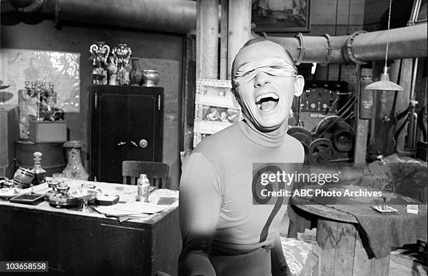 Diddle Riddle Pub Hi Diddle Riddle Smack In The Middle Photos and Premium High Res ...