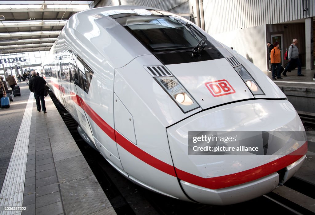 Ice 474 An ICE 4 train of Deutsche Bahn can be seen at the central station in ...