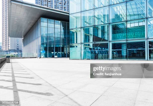 office park,parking lot - glass building road stockfoto's en -beelden