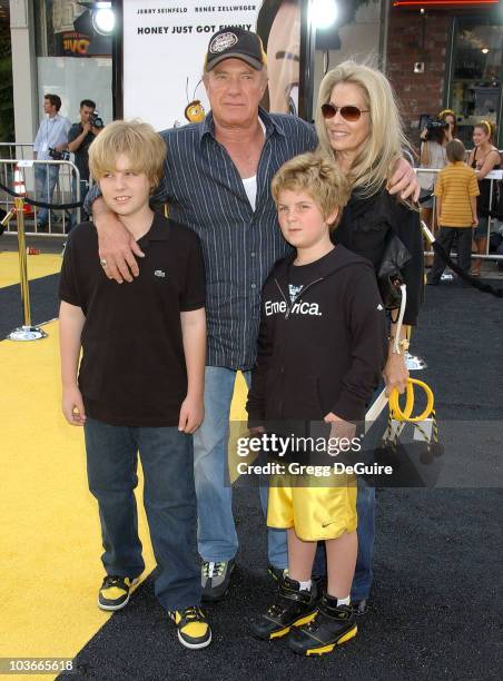 Actor James Caan and family arrive at the Los Angeles "Bee Movie" premiere at the Mann Village Theatre on October 28, 2007 in Westwood, California.