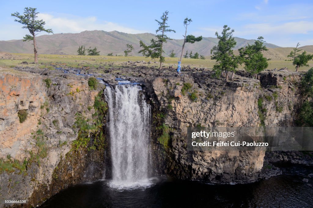 Ulaan Tsutgalan Waterfall In Central Mongolia Photo Getty Images ulaan-tsutgalan-waterfall-in-central-mongolia-photo-getty-images