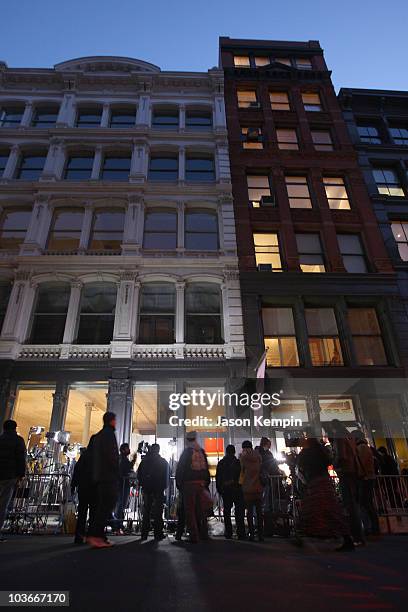 Fans and media are seen outside the SoHo apartment of Australian actor Heath Ledger on January 23, 2008 in New York City. The actor was found dead in...