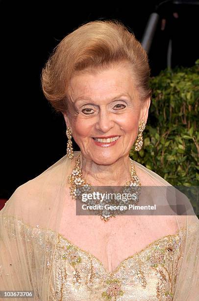 Barbara Davis arrives at the 2009 Vanity Fair Oscar Party Hosted By Graydon Carter at the Sunset Tower on February 22, 2009 in West Hollywood,...