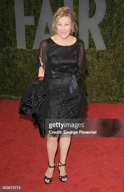 Actress Catherine O'Hara arrives at the 2009 Vanity Fair Oscar Party Hosted By Graydon Carter at the Sunset Tower on February 22, 2009 in West...