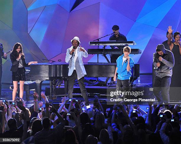 Singers Nikki Yanofsky, K'naan, Justin Bieber and Drake perform during the 2010 Juno Awards at the Mile One Centre on April 18, 2010 in Saint John's,...