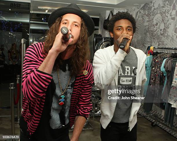 Cisco Rapper Goggles 259 Cisco Singer Stock Photos, High-Res Pictures, and Images - Getty Images