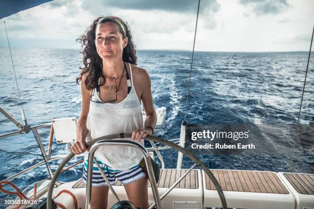 woman and the sailboat - bateau de plaisance photos et images de collection