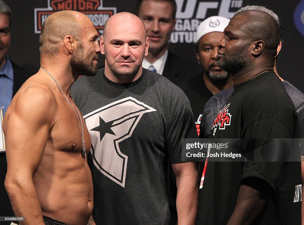 UFC 118 Weigh-in