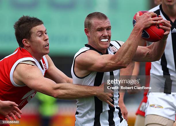 Tarkyn Lockyer of Collingwood is challenged by Jarrod McCorkell of the Bullants during the VFL second Elimination Final match between the Northern...