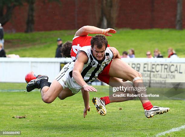 John Anthony of Collingwood challenges Brad Fisher of the Bullants during the VFL second Elimination Final match between the Northern Bullants and...