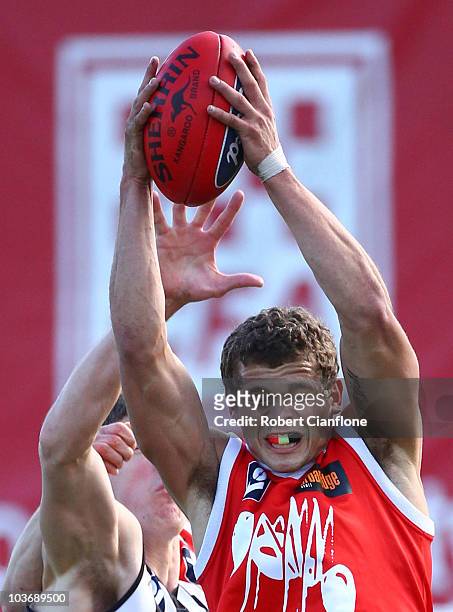 Joe Anderson of the Bullants marks during the VFL second Elimination Final match between the Northern Bullants and Collingwood at Teac Oval on August...