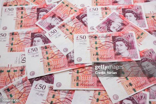 english fifty pound notes - 50 pound notes stock pictures, royalty-free photos & images
