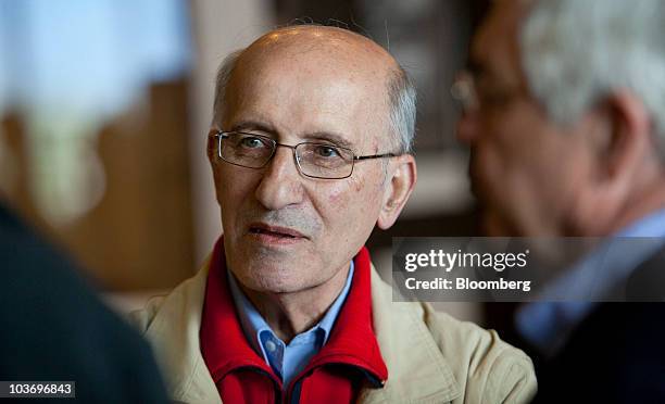 Sinan Shabibi, governor of the central bank of Iraq, talks to attendees during the Federal Reserve Bank of Kansas City annual symposium near Jackson...